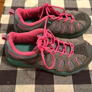 Kids hiking shoes